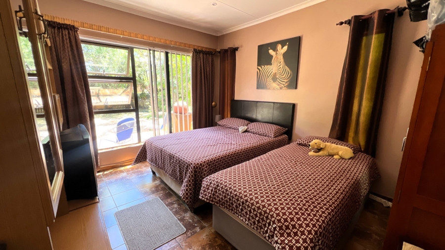 5 Bedroom Property for Sale in Langenhovenpark Free State